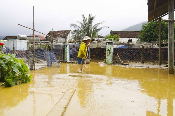 Bình Định: Người dân khu núi Cấm nơm nớp lo sạt lở đất khi mùa mưa đến - Anh 1