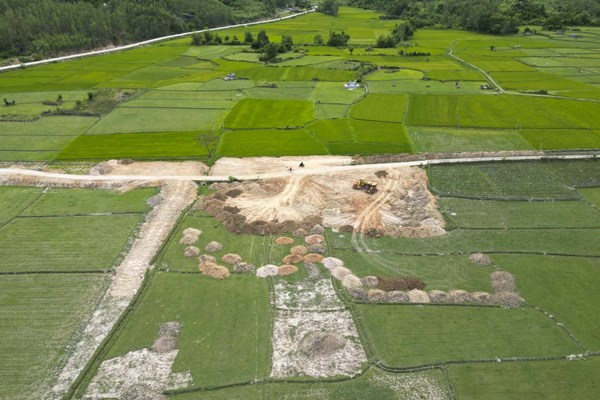 Bình Định: Người dân khu núi Cấm nơm nớp lo sạt lở đất khi mùa mưa đến - Anh 3