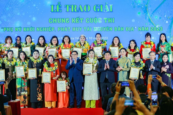 Thủ tướng dự Lễ trao giải cuộc thi “Phụ nữ khởi nghiệp