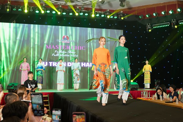 Fashion show Việt Nam tỏa sáng: Tôn vinh vẻ đẹp văn hóa, con người Việt Nam - Anh 1