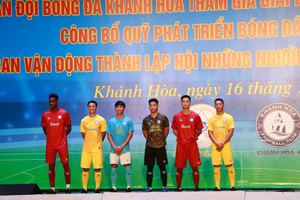 Gần 8 tỉ đồng đóng góp cho Quỹ Phát triển bóng đá tỉnh Khánh Hòa - Anh 3