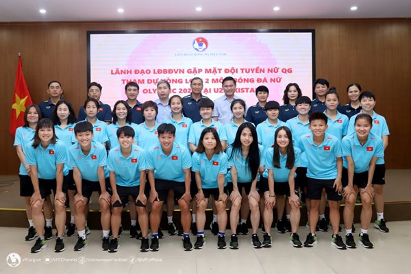 Lãnh đạo VFF động viên tuyển nữ Việt Nam trước thềm vòng loại Olympic 2024 - Anh 2