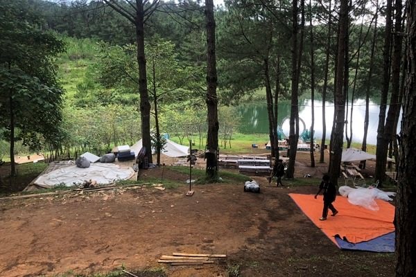 Lâm Đồng: Buộc dừng chương trình biểu diễn âm nhạc và cắm trại “chui” tại KDL quốc gia hồ Tuyền Lâm - Anh 1