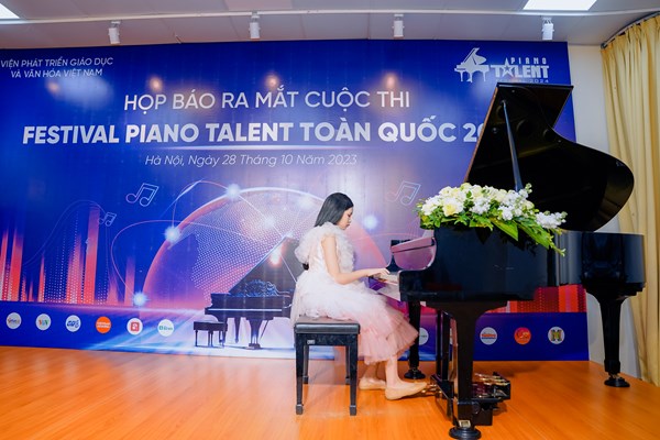 Lần đầu tiên tổ chức Cuộc thi Piano mở rộng toàn quốc - Anh 2