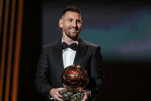 Messi lần thứ tám đoạt Quả bóng vàng - Anh 1
