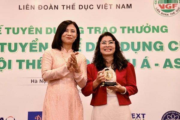 Á quân ASIAD 19 Nguyễn Văn Khánh Phong nhận giải thưởng lớn - Anh 2