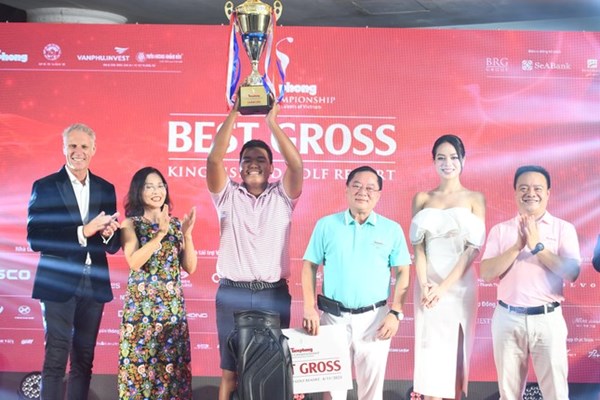Golfer 16 tuổi Nguyễn Đức Sơn vô địch Tiền Phong Golf Championship 2023 - Anh 1