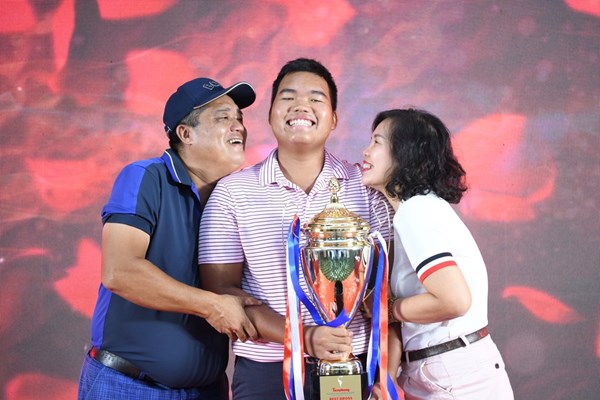 Golfer 16 tuổi Nguyễn Đức Sơn vô địch Tiền Phong Golf Championship 2023 - Anh 2