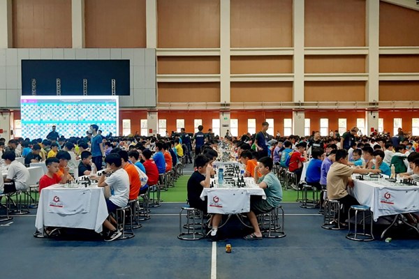 Giải cờ vua nhanh Hà Nội mở rộng 2023 ghi dấu ấn kỷ lục vì số lượng VĐV tham dự - Anh 1