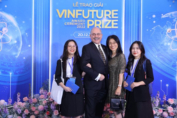 Viện sĩ Viện hàn lâm Kỹ thuật Quốc gia Hoa Kỳ, GS Pisano: “Thế giới có cái nhìn khác về Việt Nam qua Giải thưởng VinFuture” - Anh 1