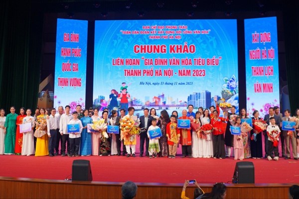 Chung khảo Liên hoan “Gia đình văn hoá tiêu biểu” thành phố Hà Nội - Anh 3