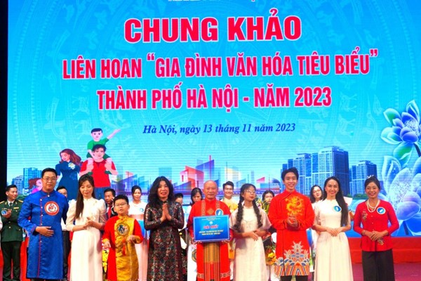 Chung khảo Liên hoan “Gia đình văn hoá tiêu biểu” thành phố Hà Nội - Anh 1