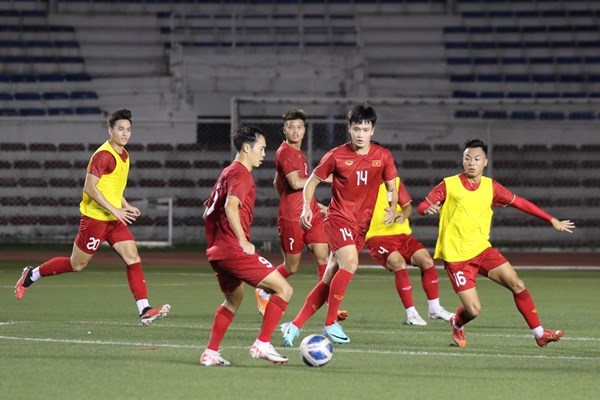 Tuyển Việt Nam gấp rút chuẩn bị cho trận đấu với Philippines - Anh 2