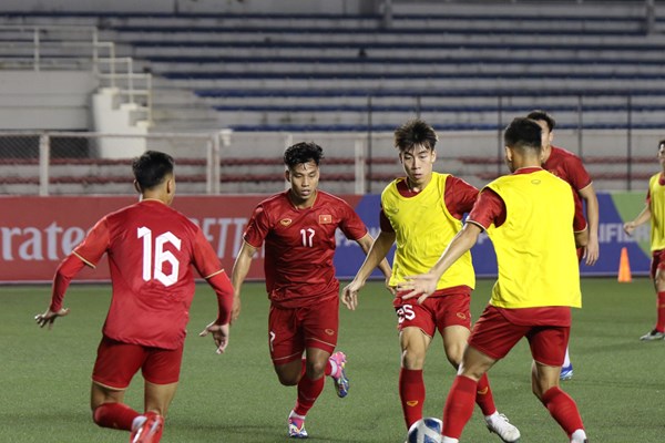 Tuyển Việt Nam sẵn sàng cho trận đấu với Philippines - Anh 1