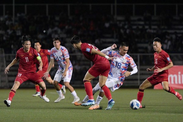 Tuyển Việt Nam giành 3 điểm trên sân Philippines - Anh 4