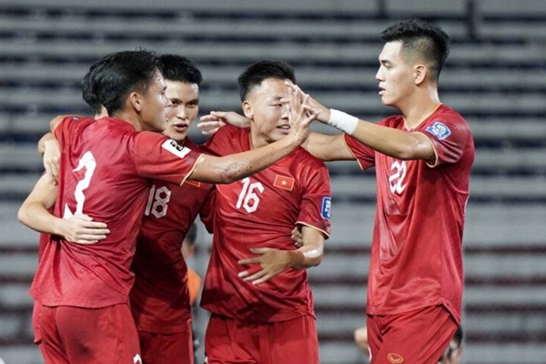 Tuyển Việt Nam giành 3 điểm trên sân Philippines - Anh 5