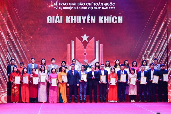 Lễ trao Giải báo chí toàn quốc Vì sự nghiệp Giáo dục Việt Nam - Anh 2