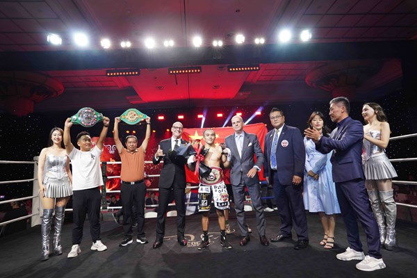 Nhà vô địch thế giới Trần Văn Thảo đánh bại cao thủ Mexico tại sự kiện boxing WBO - Anh 3