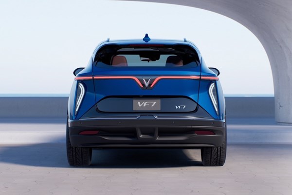 VinFast VF 7 sẽ là mẫu xe mạnh nhất phân khúc C-SUV khi ra mắt - Anh 2