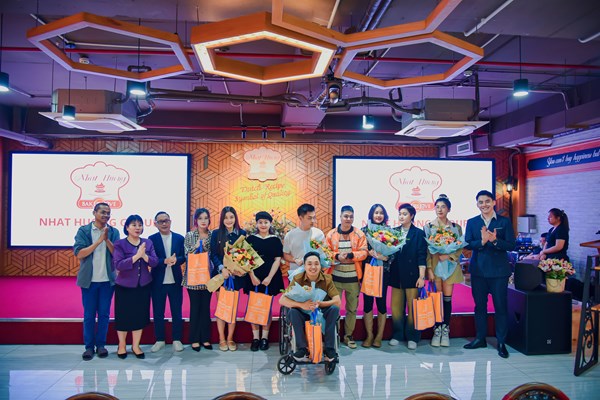 Bạn trẻ Gen Z hưởng ứng hoạt động tri ân nhân Ngày Nhà giáo Việt Nam - Anh 1