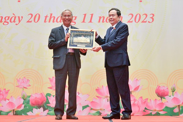 Phó Chủ tịch Thường trực Quốc hội gặp mặt Hội Di sản văn hóa Việt Nam - Anh 2