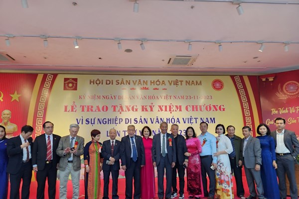 Trao tặng Kỷ niệm chương Vì sự nghiệp Di sản Văn hóa Việt Nam nhân Ngày Di sản Văn hóa 23.11 - Anh 1