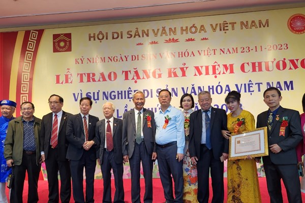 Trao tặng Kỷ niệm chương Vì sự nghiệp Di sản Văn hóa Việt Nam nhân Ngày Di sản Văn hóa 23.11 - Anh 2
