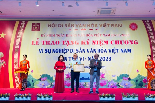 Trao tặng Kỷ niệm chương Vì sự nghiệp Di sản Văn hóa Việt Nam nhân Ngày Di sản Văn hóa 23.11 - Anh 4