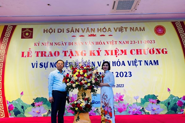 Trao tặng Kỷ niệm chương Vì sự nghiệp Di sản Văn hóa Việt Nam nhân Ngày Di sản Văn hóa 23.11 - Anh 3