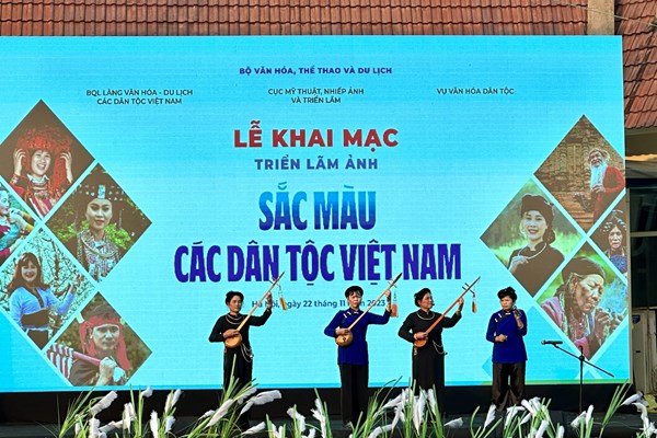 Triển lãm ảnh Sắc màu các dân tộc Việt Nam - Anh 4