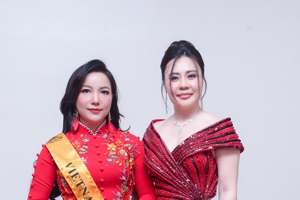 Mrs Grand International 2022 Phan Kim Oanh trao vương miện cho người kế nhiệm - Anh 5