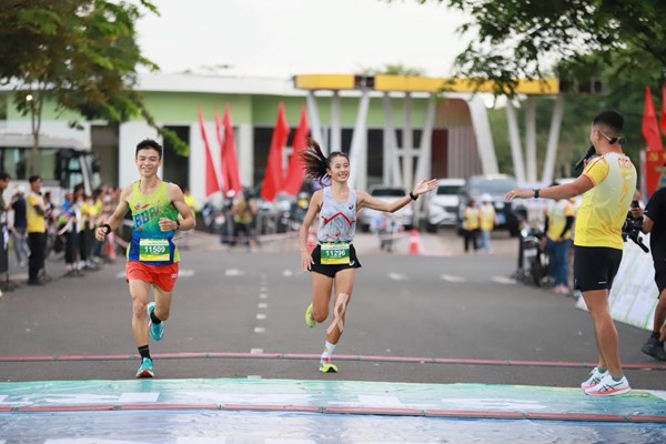 Sôi động Giải marathon Bình Phước 2023 - Anh 2
