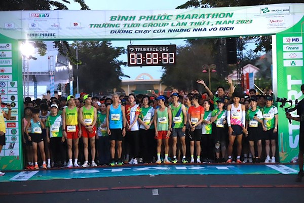 Sôi động Giải marathon Bình Phước 2023 - Anh 1