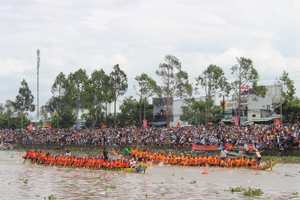 Hấp dẫn lễ hội Oóc Om Bóc - Đua ghe Ngo của đồng bào Khmer - Anh 3