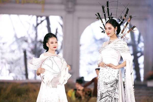 Hơn 10.000 khán giả xem show “Ký họa quê hương” tại Chí Linh - Anh 3