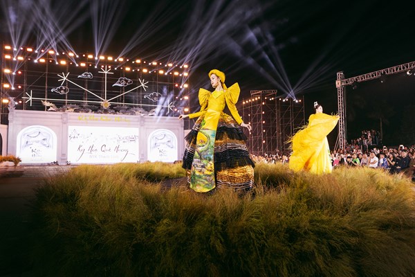 Hơn 10.000 khán giả xem show “Ký họa quê hương” tại Chí Linh - Anh 5