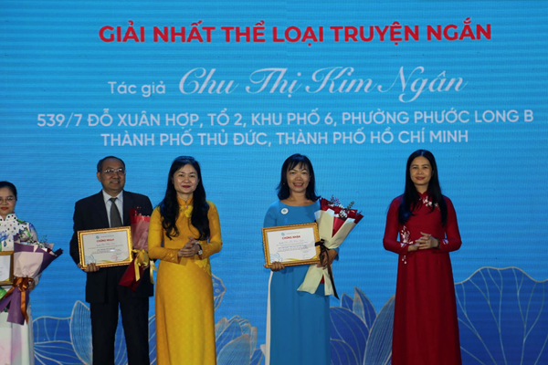 VĐV Nguyễn Thị Oanh được trao Giải thưởng Phụ nữ Việt Nam 2023 - Anh 3