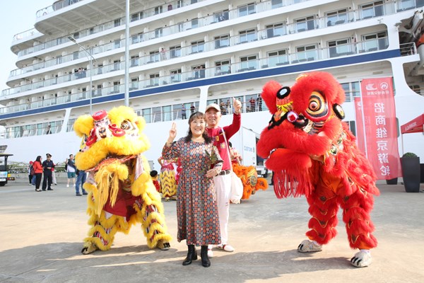 Quảng Ninh: Đón đoàn khách tàu biển Trung Quốc đầu tiên năm 2023 - Anh 3