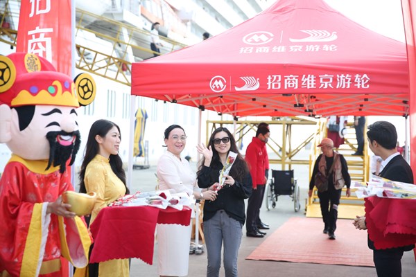Quảng Ninh: Đón đoàn khách tàu biển Trung Quốc đầu tiên năm 2023 - Anh 2
