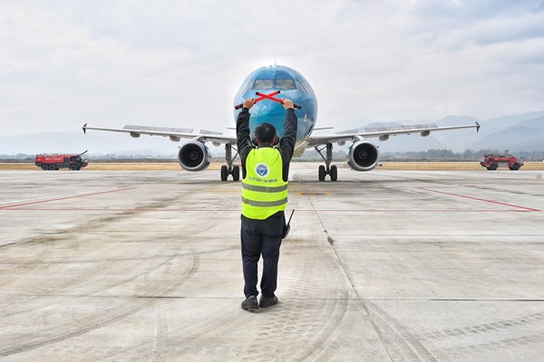 Sân bay Điện Biên lần đầu tiên trong lịch sử  đón  máy bay cỡ lớn - Anh 2