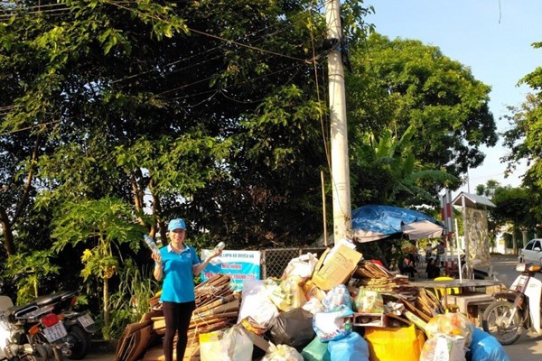 Cần trách nhiệm của cộng đồng trong phân loại, tái chế rác thải ở Hà Nội - Anh 1