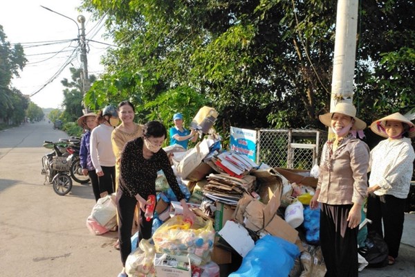 Cần trách nhiệm của cộng đồng trong phân loại, tái chế rác thải ở Hà Nội - Anh 3