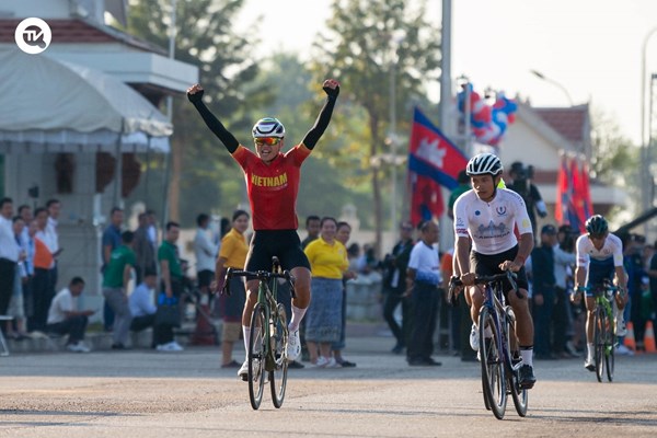 Tay đua trẻ Việt Nam về nhất Giải đua xe đạp hữu nghị ba nước Campuchia - Lào - Việt Nam 2023 - Anh 2