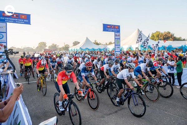 Tay đua trẻ Việt Nam về nhất Giải đua xe đạp hữu nghị ba nước Campuchia - Lào - Việt Nam 2023 - Anh 1