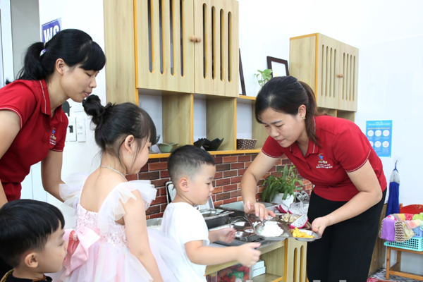 Thành phố Bắc Ninh đảm bảo ATTP trong bếp ăn bán trú trường học - Anh 1
