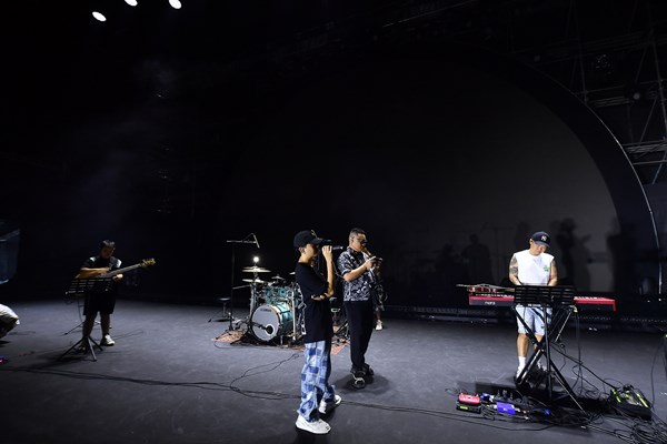 Ban nhạc huyền thoại Maroon 5 chính thức có mặt tại Việt Nam, sẵn sàng cho siêu nhạc hội 8Wonder Winter Summer tại Phú Quốc - Anh 9