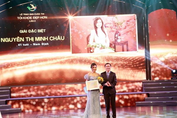 Giảm 12 kg cân nặng, lan toả điều tích cực, người phụ nữ Nam Định đoạt giải Đặc biệt cuộc thi Tôi khoẻ đẹp hơn - Anh 1
