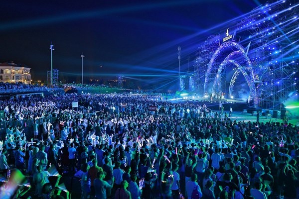 Maroon 5 và dàn sao Việt mang tới “cơn địa chấn” cảm xúc trong đêm 8Wonder Winter Festival - Anh 21