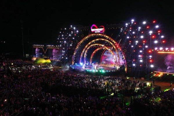 Maroon 5 và dàn sao Việt mang tới “cơn địa chấn” cảm xúc trong đêm 8Wonder Winter Festival - Anh 24
