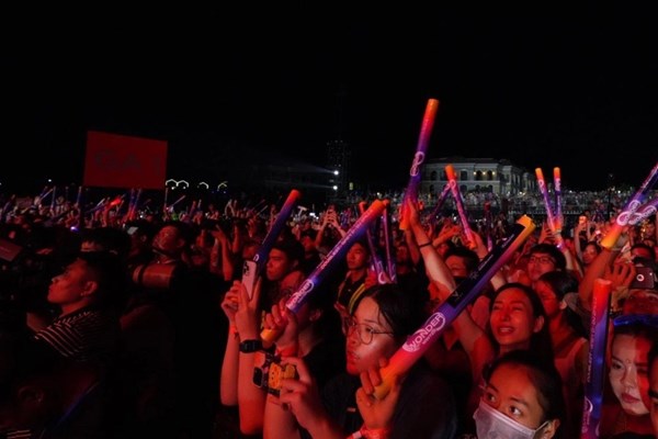 Maroon 5 và dàn sao Việt mang tới “cơn địa chấn” cảm xúc trong đêm 8Wonder Winter Festival - Anh 23